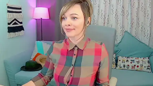 NandiSmile online show from 3, 11, 2025