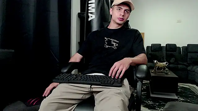 Snapshot of Stiven_CL chatting on 24, 11, 2025 Stiven CL online show from 24, 11, 2025