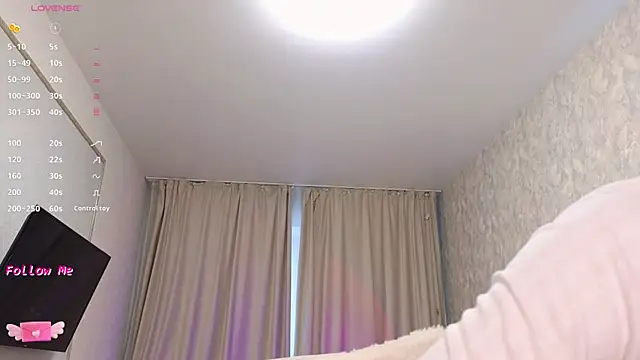 LaraSkinny online show from 20, 11, 2025