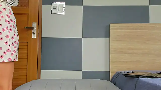 Kiera Thomas online show from 4, 12, 2025