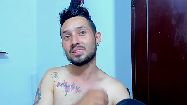 Snapshot of Bad_Couple_1 chatting on 29, 10, 2025 Bad Couple 1 online show from 29, 10, 2025