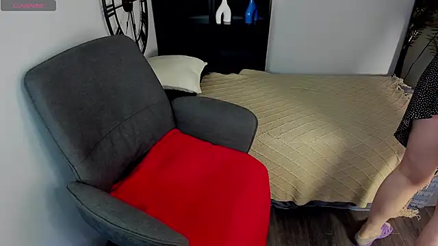 Snapshot of ZoeEast chatting on 26, 11, 2025 ZoeEast online show from 26, 11, 2025