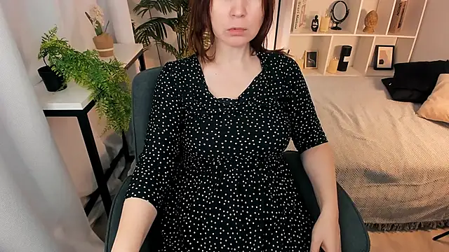 ZoeEast online show from 2, 2, 2026