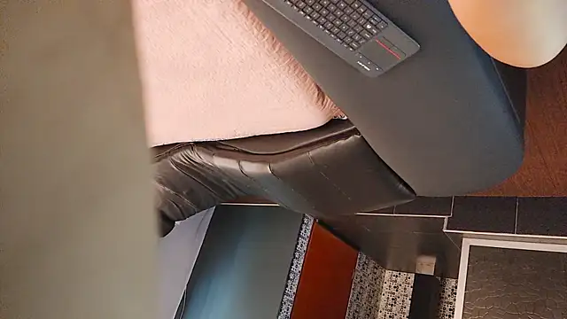 Snapshot of Alaia_sam chatting on 7, 11, 2025 Alaia sam online show from 7, 11, 2025