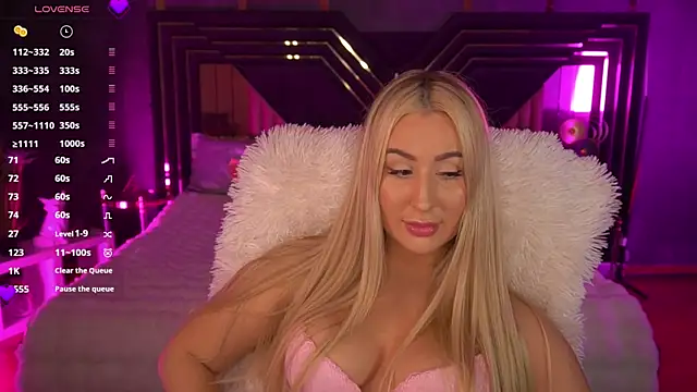 Snapshot of LiaBrazzerr chatting on 17, 12, 2025 LiaBrazzerr online show from 17, 12, 2025