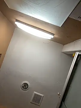 Snapshot of Crackkers chatting on 23, 10, 2025 Crackkers online show from 23, 10, 2025