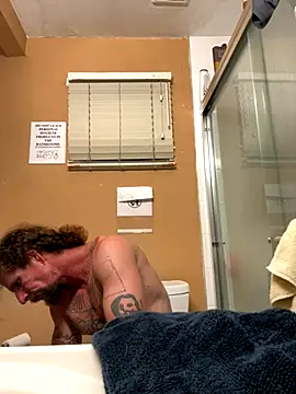 Snapshot of Crackkers chatting on 26, 10, 2025 Crackkers online show from 26, 10, 2025