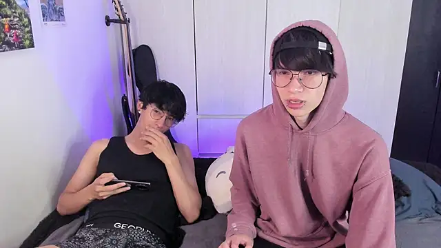 Snapshot of Aventure_Twinks chatting on 12, 12, 2024 Aventure Twinks online show from 12, 12, 2024