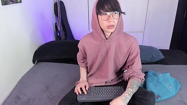 Snapshot of Aventure_Twinks chatting on 8, 1, 2025 Aventure Twinks online show from 8, 1, 2025