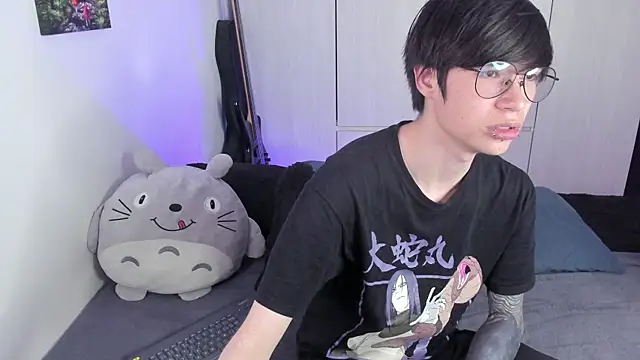 Snapshot of Aventure_Twinks chatting on 2, 2, 2025 Aventure Twinks online show from 2, 2, 2025