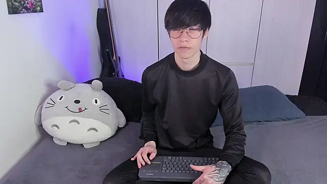 Snapshot of Aventure_Twinks chatting on 3, 2, 2025 Aventure Twinks online show from 3, 2, 2025