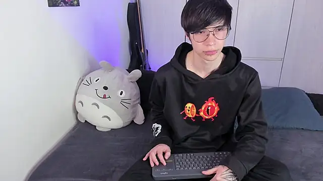 Snapshot of Aventure_Twinks chatting on 6, 2, 2025 Aventure Twinks online show from 6, 2, 2025