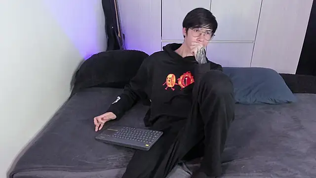 Snapshot of Aventure_Twinks chatting on 7, 2, 2025 Aventure Twinks online show from 7, 2, 2025