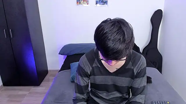 Snapshot of Aventure_Twinks chatting on 4, 3, 2025 Aventure Twinks online show from 4, 3, 2025