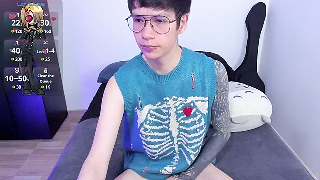 Snapshot of Aventure_Twinks chatting on 8, 3, 2025 Aventure Twinks online show from 8, 3, 2025