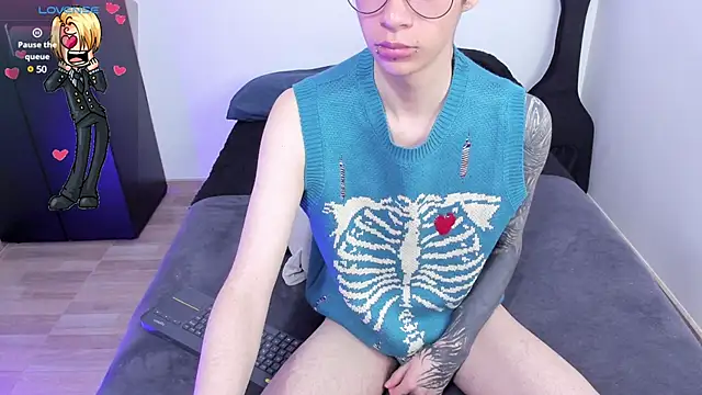 Snapshot of Aventure_Twinks chatting on 8, 3, 2025 Aventure Twinks online show from 8, 3, 2025