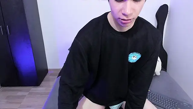 Snapshot of Aventure_Twinks chatting on 18, 3, 2025 Aventure Twinks online show from 18, 3, 2025