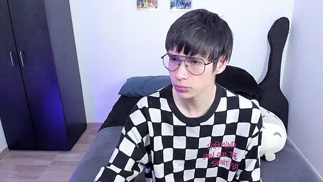 Snapshot of Aventure_Twinks chatting on 21, 3, 2025 Aventure Twinks online show from 21, 3, 2025