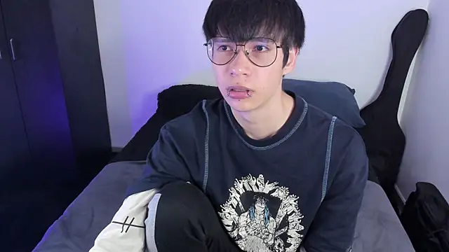 Snapshot of Aventure_Twinks chatting on 26, 10, 2025 Aventure Twinks online show from 26, 10, 2025