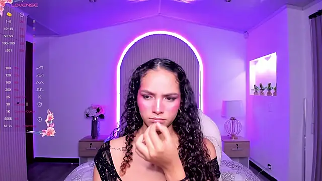 Snapshot of anahi_curlie1 chatting on 14, 1, 2025 anahi curlie1 online show from 14, 1, 2025