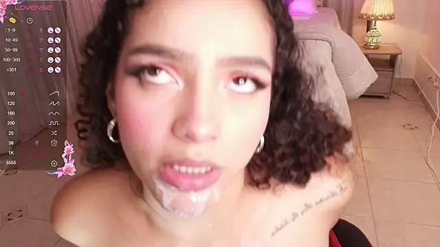 Snapshot of anahi_curlie1 chatting on 2, 2, 2025 anahi curlie1 online show from 2, 2, 2025