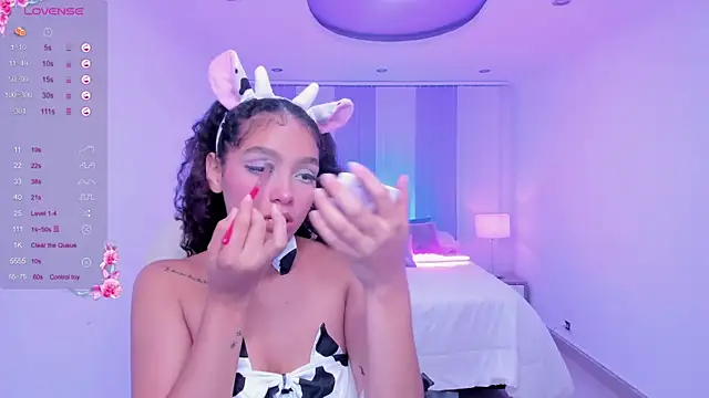 Snapshot of anahi_curlie1 chatting on 6, 2, 2025 anahi curlie1 online show from 6, 2, 2025