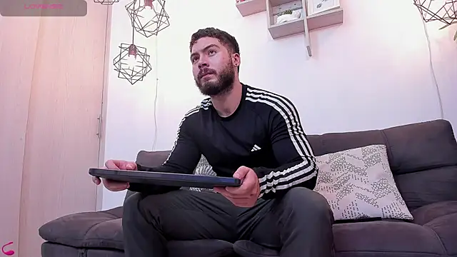 SebastianVilla  online show from 7, 1, 2025