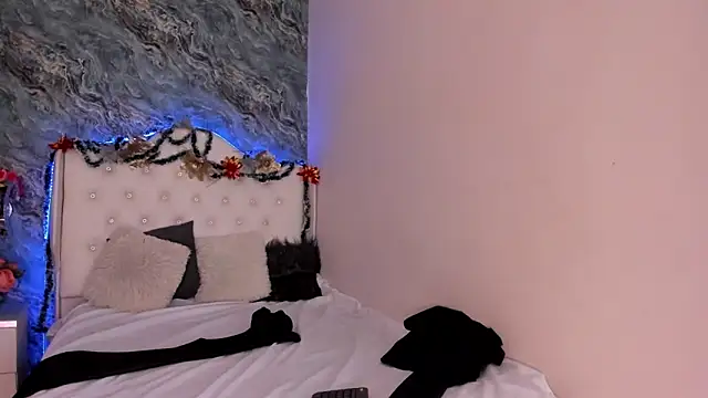 Snapshot of CAMILLEN_PETTID chatting on 15, 12, 2024 CAMILLEN PETTID online show from 15, 12, 2024