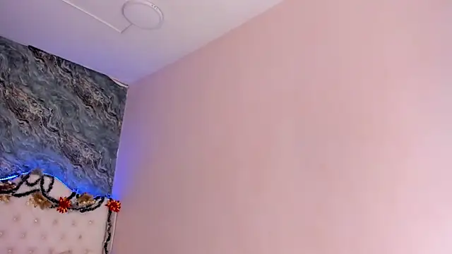 Snapshot of CAMILLEN_PETTID chatting on 23, 12, 2024 CAMILLEN PETTID online show from 23, 12, 2024