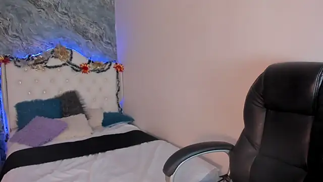 Snapshot of CAMILLEN_PETTID chatting on 4, 1, 2025 CAMILLEN PETTID online show from 4, 1, 2025