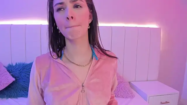 Snapshot of CAMILLEN_PETTID chatting on 14, 9, 2025 CAMILLEN PETTID online show from 14, 9, 2025