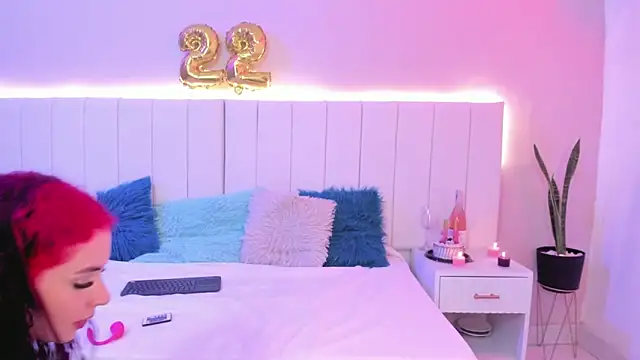 Snapshot of CAMILLEN_PETTID chatting on 10, 10, 2025 CAMILLEN PETTID online show from 10, 10, 2025