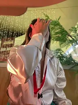 Emilia Bakerr online show from 16, 12, 2024