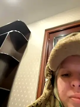 Snapshot of LikaCat chatting on 15, 10, 2025 LikaCat online show from 15, 10, 2025