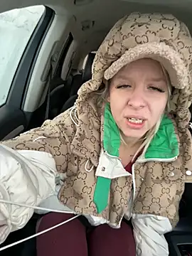 Snapshot of LikaCat chatting on 25, 10, 2025 LikaCat online show from 25, 10, 2025