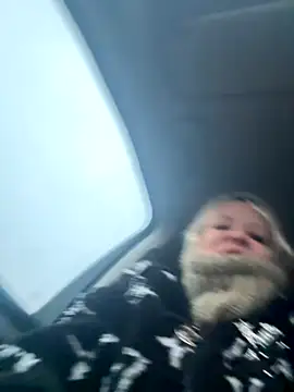 Snapshot of LikaCat chatting on 29, 10, 2025 LikaCat online show from 29, 10, 2025