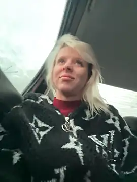 Snapshot of LikaCat chatting on 30, 10, 2025 LikaCat online show from 30, 10, 2025