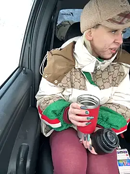 Snapshot of LikaCat chatting on 4, 11, 2025 LikaCat online show from 4, 11, 2025