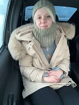 Snapshot of LikaCat chatting on 11, 11, 2025 LikaCat online show from 11, 11, 2025