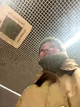 Snapshot of LikaCat chatting on 14, 11, 2025 LikaCat online show from 14, 11, 2025