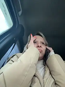 Snapshot of LikaCat chatting on 26, 11, 2025 LikaCat online show from 26, 11, 2025