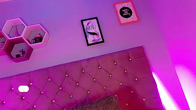 Snapshot of Ashlycuute chatting on 8, 12, 2024 Ashlycuute online show from 8, 12, 2024