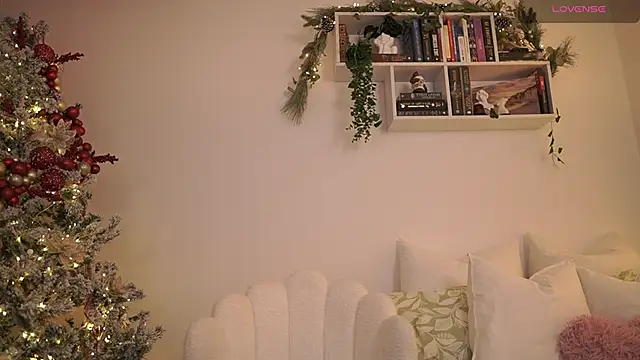 Snapshot of EmilyxRose_- chatting on 6, 12, 2024 EmilyxRose - online show from 6, 12, 2024