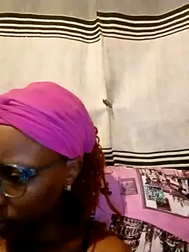 Snapshot of khanyaTheeLyt chatting on 7, 11, 2025 khanyaTheeLyt online show from 7, 11, 2025