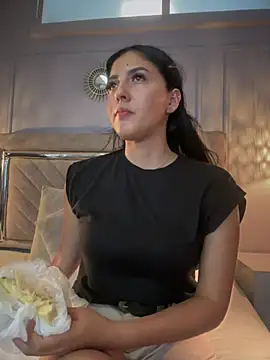 MarianaBenz online show from 15, 1, 2025