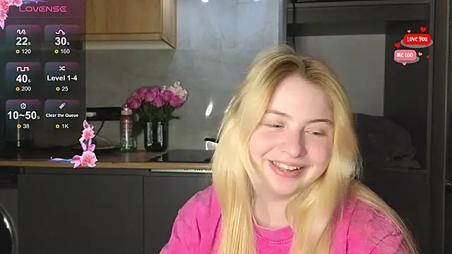 Snapshot of shy_blondiee chatting on 18, 2, 2026 shy blondiee online show from 18, 2, 2026