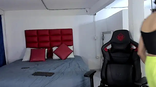 Snapshot of LyonGallego_ chatting on 13, 10, 2025 LyonGallego online show from 13, 10, 2025