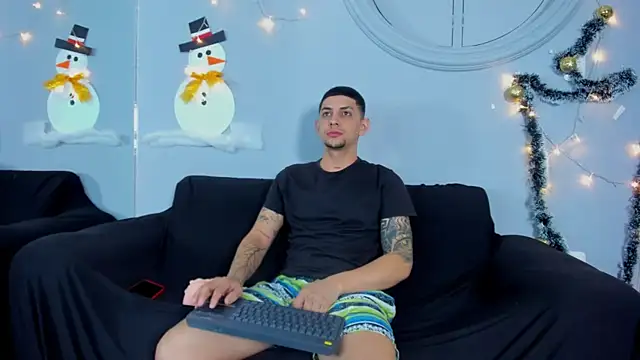 Snapshot of Alex_cute77 chatting on 3, 12, 2024 Alex cute77 online show from 3, 12, 2024