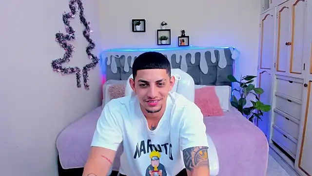 Snapshot of Alex_cute77 chatting on 6, 12, 2024 Alex cute77 online show from 6, 12, 2024