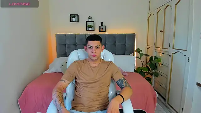 Snapshot of Alex_cute77 chatting on 16, 1, 2025 Alex cute77 online show from 16, 1, 2025